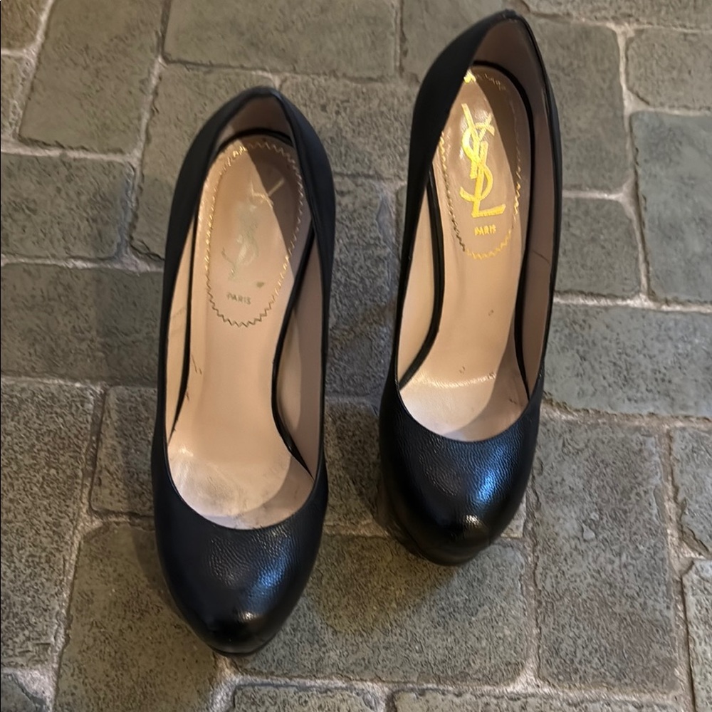 Saint Laurent Black Leather Round Toe Pumps with Gold Logo